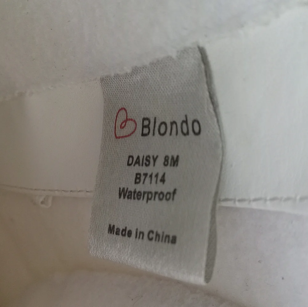 BLONDO Daisy Waterproof Lug Sole Boot In White Nylon Women's Size 8M